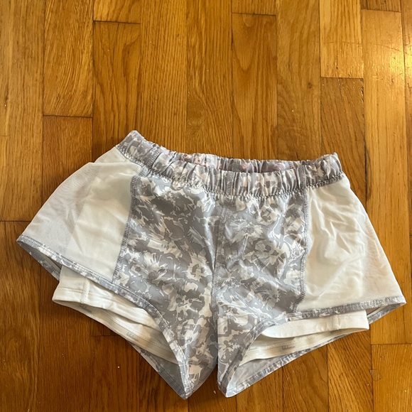 Lululemon tennis shorts - Picture 2 of 5